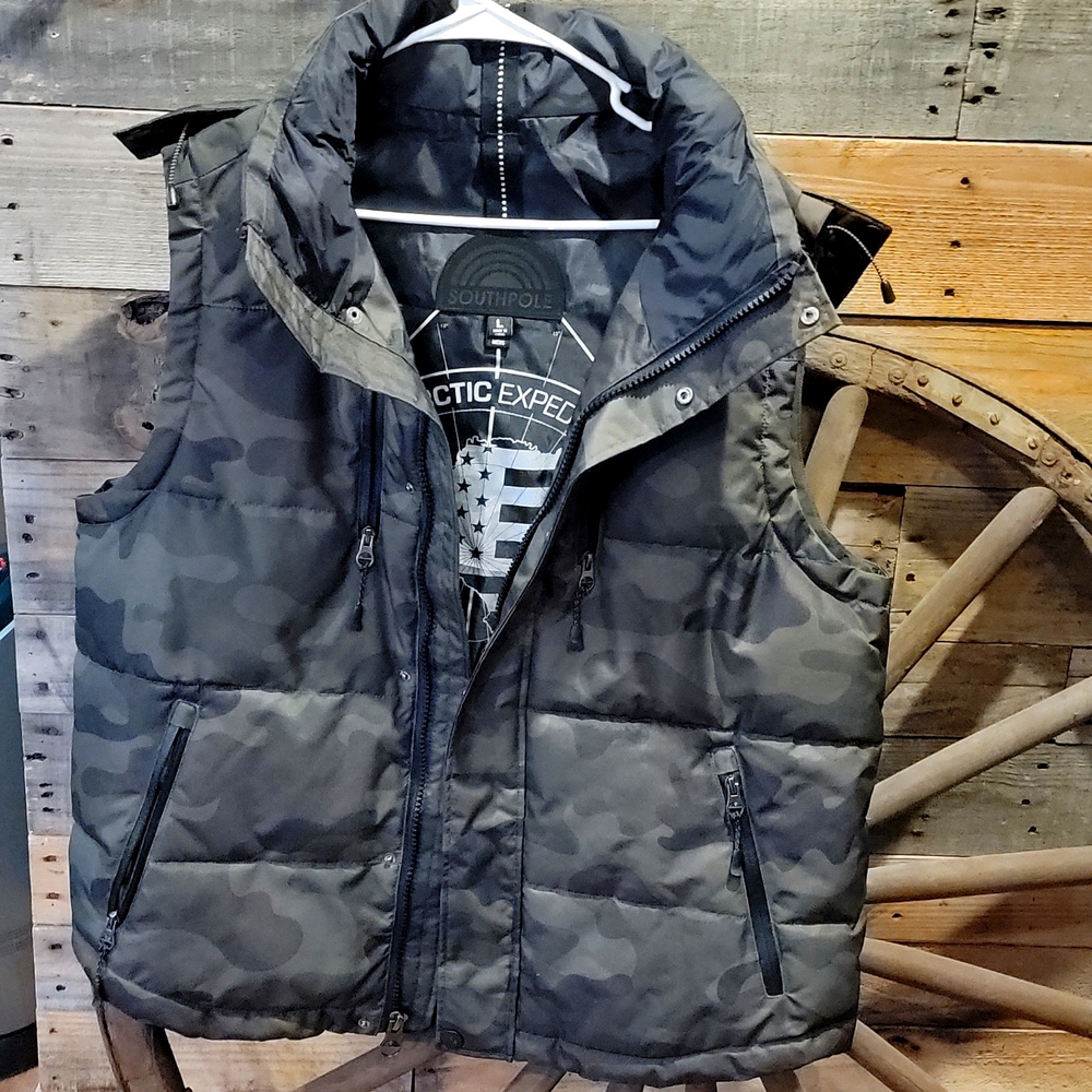 Southpole hooded camouflage vest